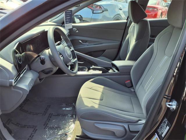 Photo of 2024 Abyss Black Hyundai ELANTRA