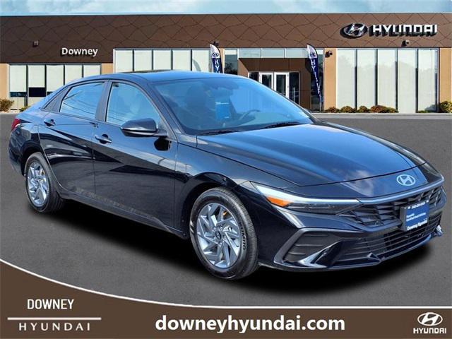 Photo of 2024 Abyss Black Hyundai ELANTRA