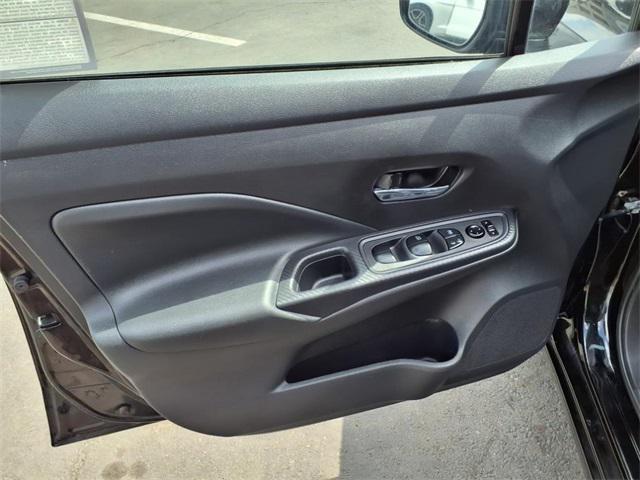 Photo of 2023 Super Black Nissan Versa