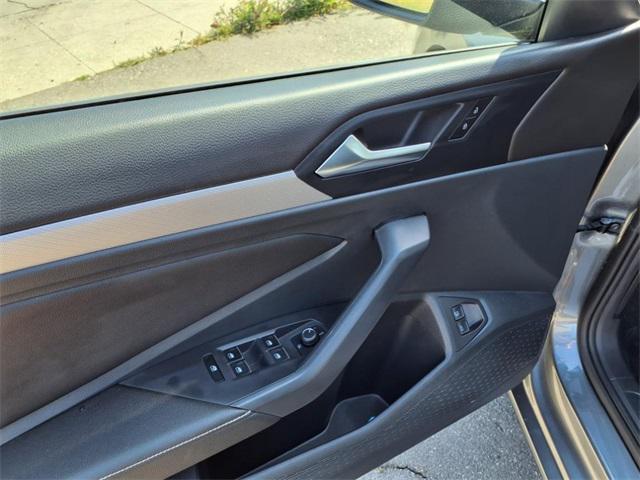 Photo of 2024 Platinum Gray Metallic Volkswagen Jetta