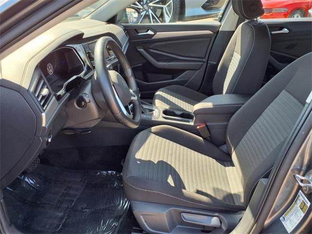Photo of 2024 Platinum Gray Metallic Volkswagen Jetta