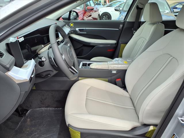 Photo of 2025 Aero Silver Hyundai SONATA Hybrid
