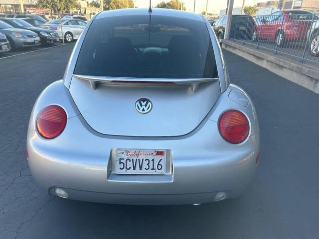Photo of 2003 Silver Volkswagen New Beetle