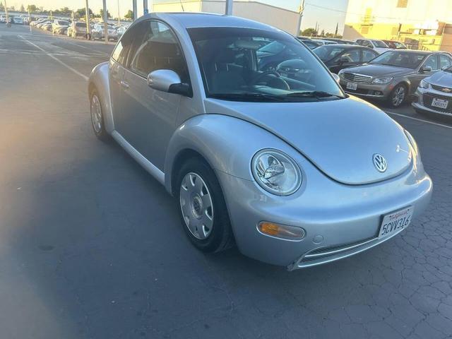 Photo of 2003 Silver Volkswagen New Beetle