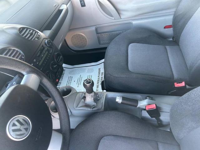 Photo of 2003 Silver Volkswagen New Beetle