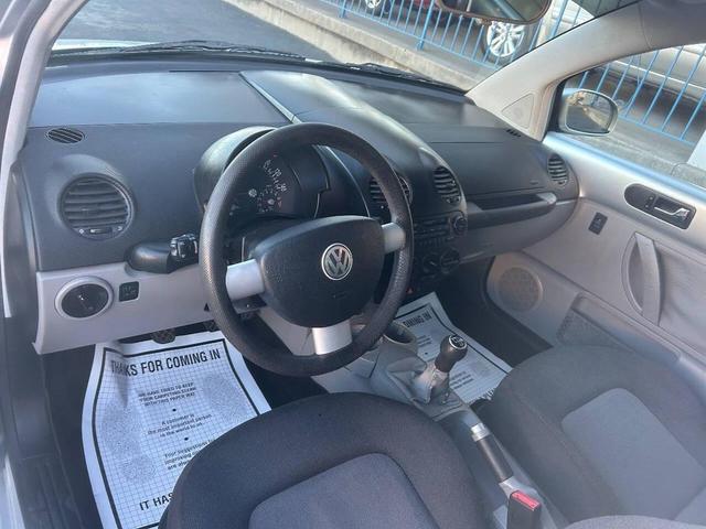 Photo of 2003 Silver Volkswagen New Beetle