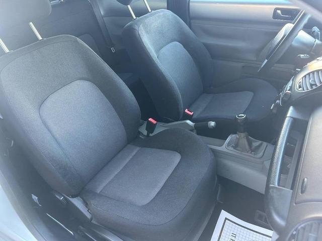 Photo of 2003 Silver Volkswagen New Beetle