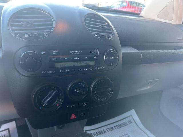 Photo of 2003 Silver Volkswagen New Beetle