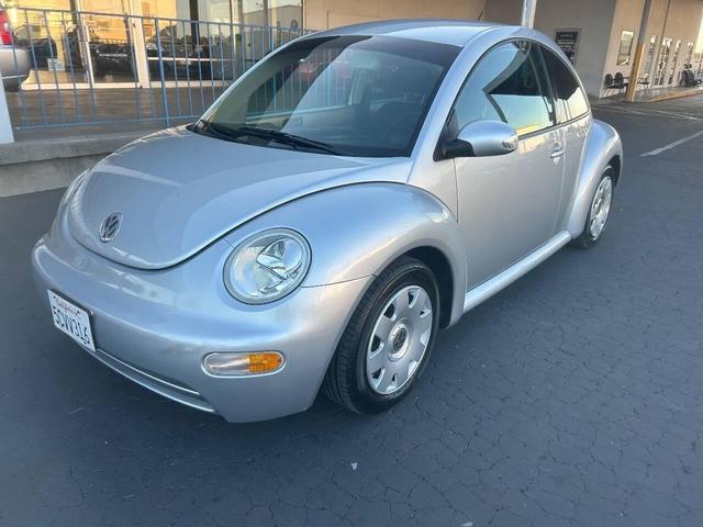Photo of 2003 Silver Volkswagen New Beetle