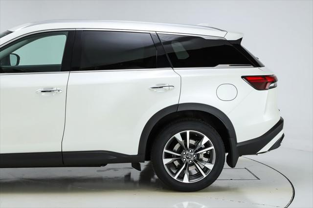 Photo of 2025 Majestic White INFINITI QX60