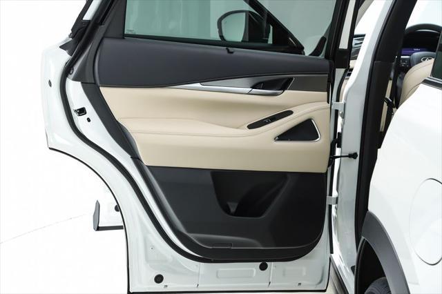 Photo of 2025 Majestic White INFINITI QX60