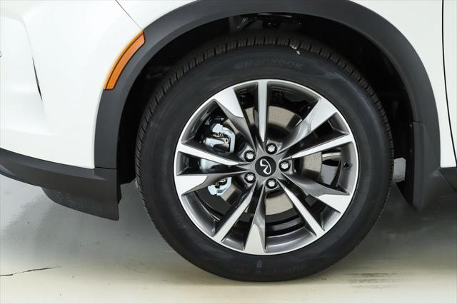 Photo of 2025 Majestic White INFINITI QX60
