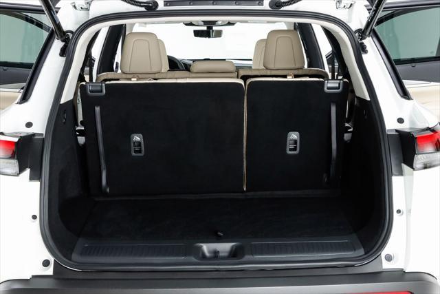 Photo of 2025 Majestic White INFINITI QX60
