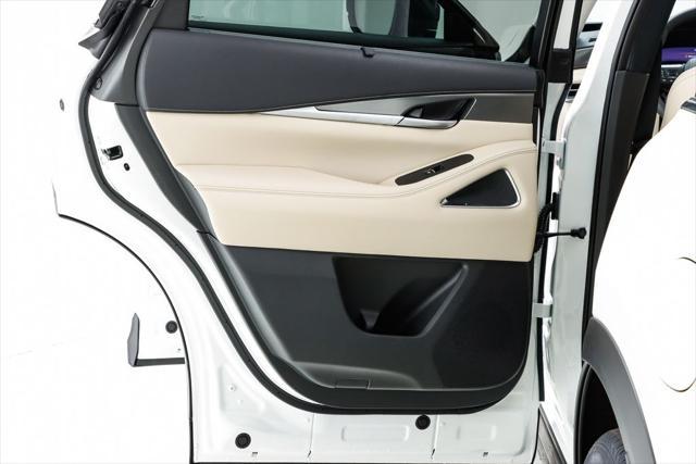 Photo of 2025 Majestic White INFINITI QX60