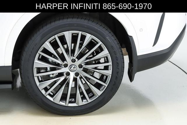 Photo of 2023 Eminent White Pearl Lexus RX 350