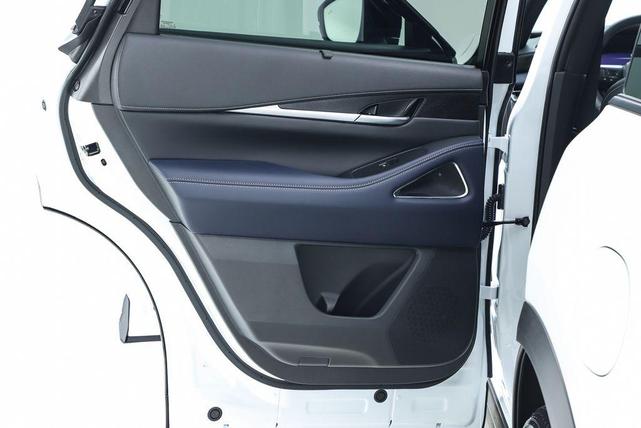 Photo of 2026 Radiant White/Black Obsidian INFINITI QX60
