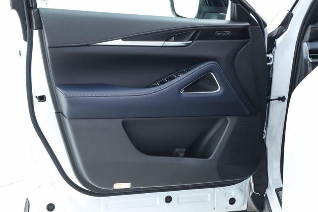 Photo of 2026 Radiant White/Black Obsidian INFINITI QX60