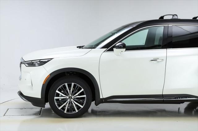 Photo of 2025 Majestic White/Black Obsidian INFINITI QX60