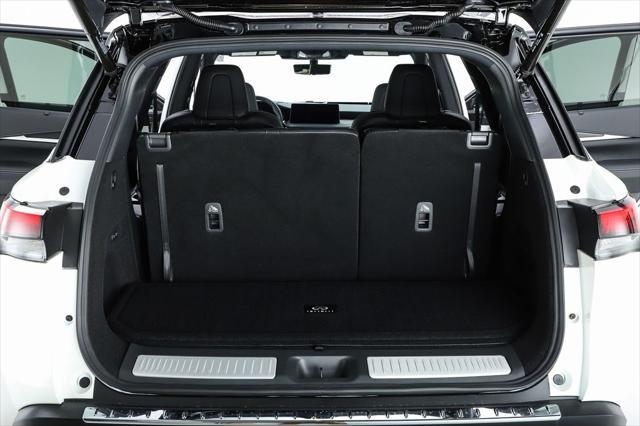 Photo of 2025 Majestic White/Black Obsidian INFINITI QX60