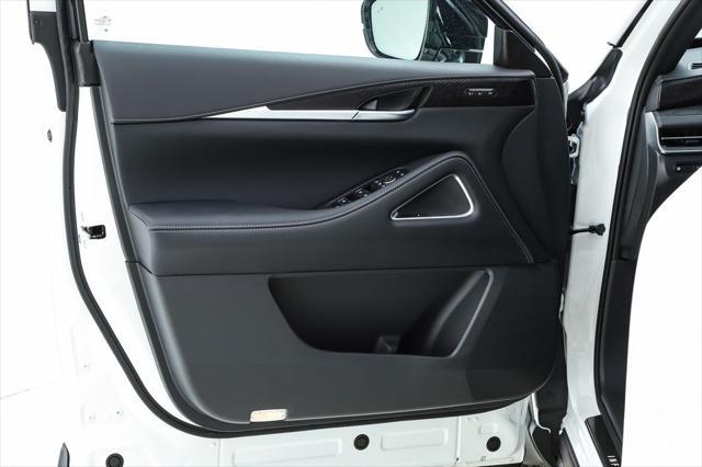 Photo of 2025 Majestic White/Black Obsidian INFINITI QX60