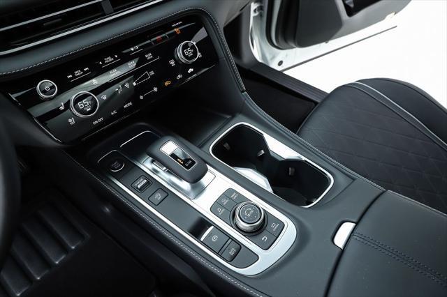 Photo of 2025 Majestic White/Black Obsidian INFINITI QX60