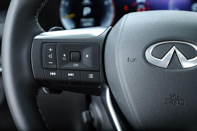 Photo of 2025 Majestic White/Black Obsidian INFINITI QX60
