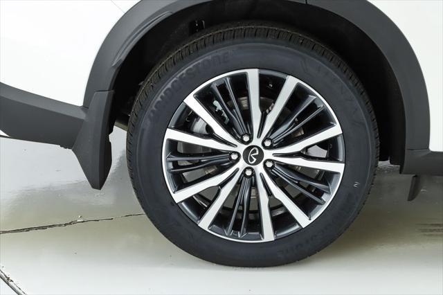 Photo of 2025 Majestic White/Black Obsidian INFINITI QX60