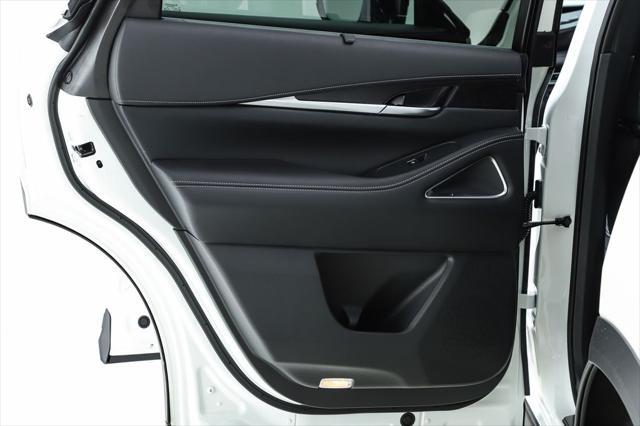 Photo of 2025 Majestic White/Black Obsidian INFINITI QX60
