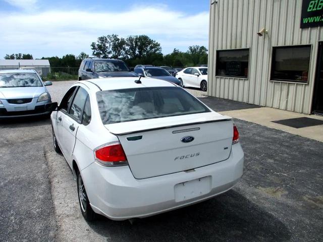 Photo of 2010 White Suede Ford Focus