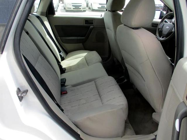 Photo of 2010 White Suede Ford Focus