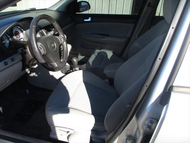 Photo of 2010 Silver Ice Metallic Chevrolet Cobalt