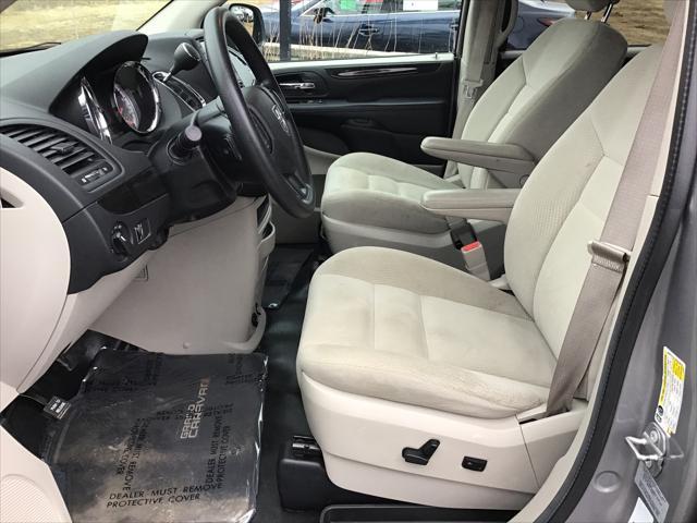 Photo of 2017 Silver Dodge Grand Caravan