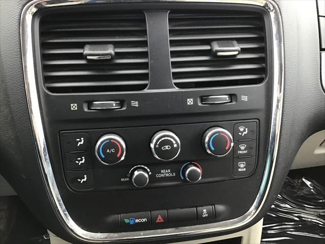 Photo of 2017 Silver Dodge Grand Caravan