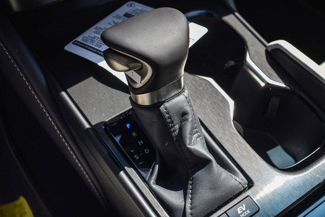 Photo of 2025 Eminent White Pearl Lexus ES 300h