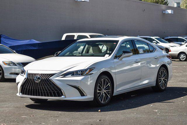 Photo of 2025 Eminent White Pearl Lexus ES 300h