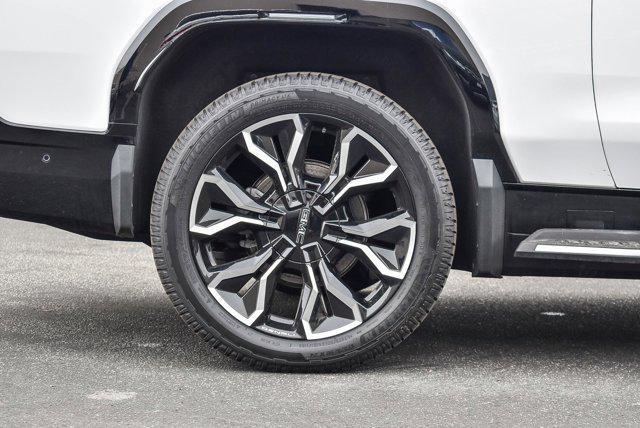 Photo of 2025 Summit White GMC Sierra EV
