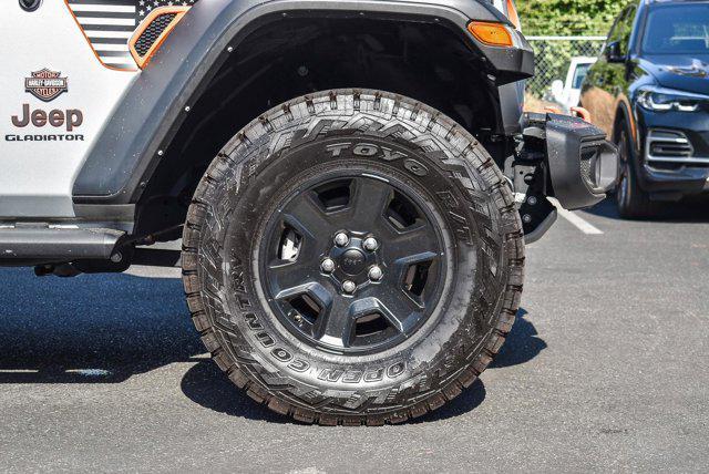 Photo of 2022 Silver Zynith Clearcoat Jeep Gladiator