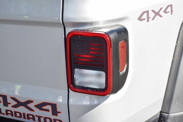 Photo of 2022 Silver Zynith Clearcoat Jeep Gladiator