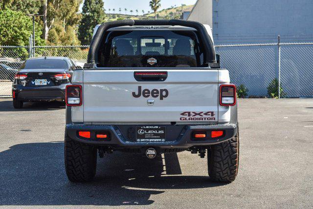 Photo of 2022 Silver Zynith Clearcoat Jeep Gladiator