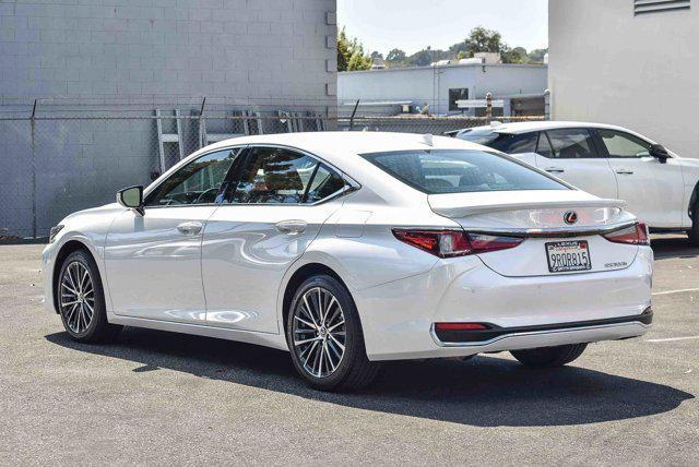 Photo of 2025 Eminent White Pearl Lexus ES 300h
