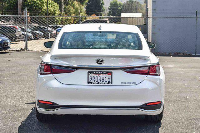 Photo of 2025 Eminent White Pearl Lexus ES 300h