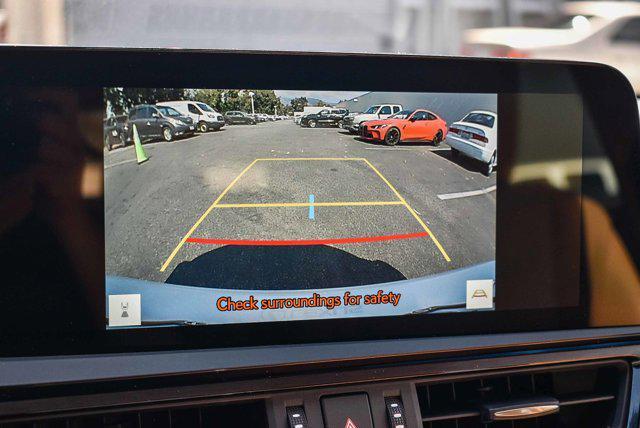 Photo of 2025 Eminent White Pearl Lexus ES 300h
