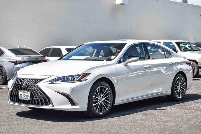 Photo of 2025 Eminent White Pearl Lexus ES 300h