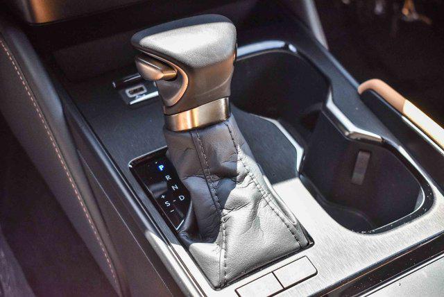 Photo of 2025 Eminent White Pearl Lexus ES 300h