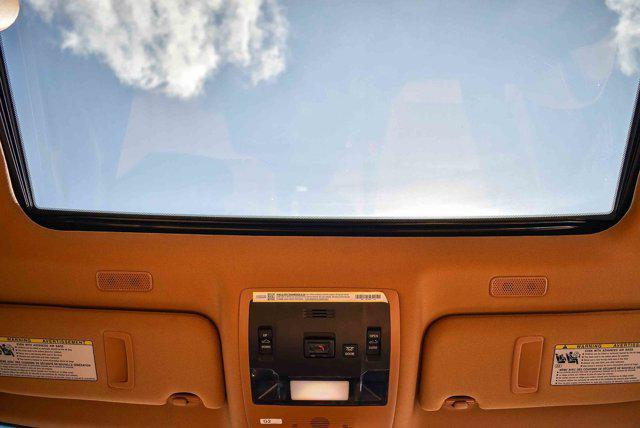 Photo of 2025 Eminent White Pearl Lexus ES 300h