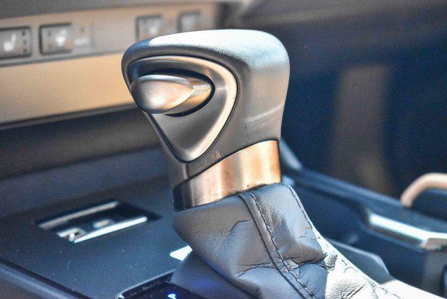 Photo of 2025 Eminent White Pearl Lexus ES 300h