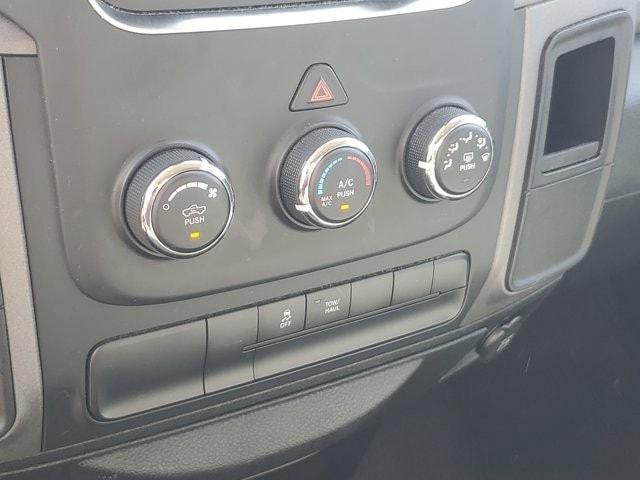 Photo of 2013 Bright Silver Metallic RAM 1500