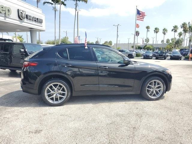 Photo of 2018 Vulcano Black Metallic Alfa Romeo Stelvio