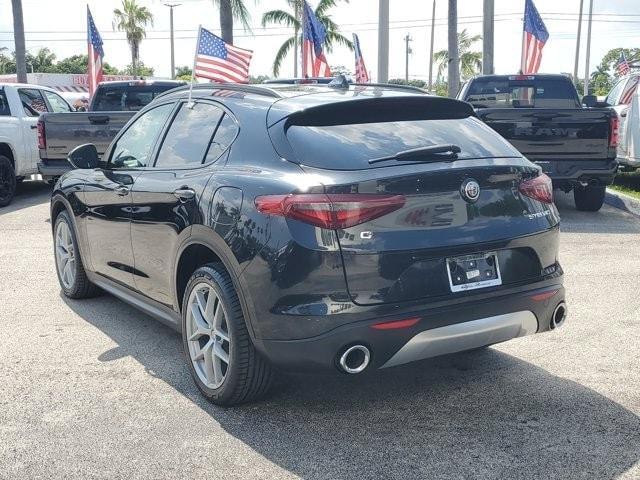 Photo of 2018 Vulcano Black Metallic Alfa Romeo Stelvio