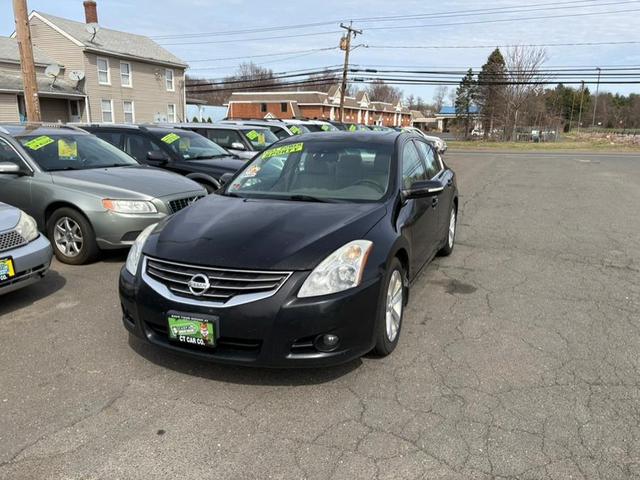 Photo of 2010 Super Black Nissan Altima